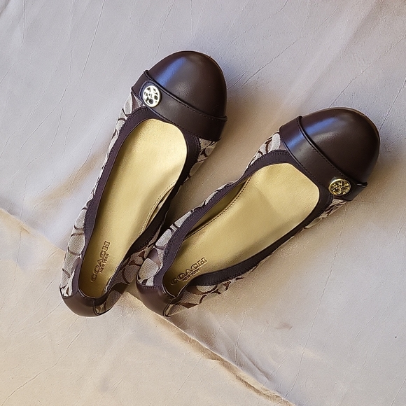 Coach Chelsea NWOB ladies ballet flats.Size 9.5B - Picture 2 of 12